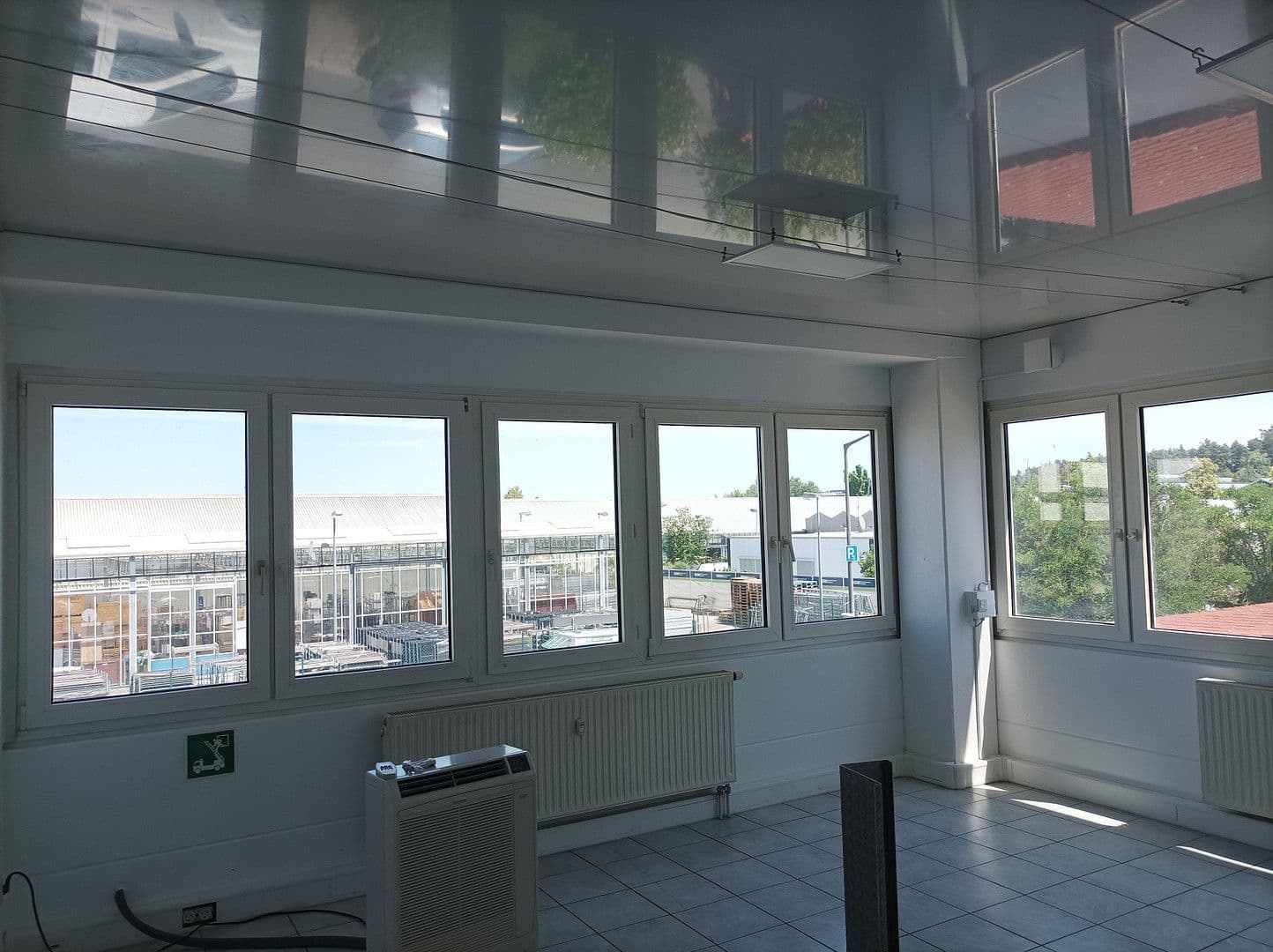 Prenájom nebytového priestoru 1.000 m², Meckenloher Straße 9, Rednitzhembach, Bavorsko Prenájom nebytového priestoru 1.000 m², Meckenloher Straße 9, Rednitzhembach, Bavorsko