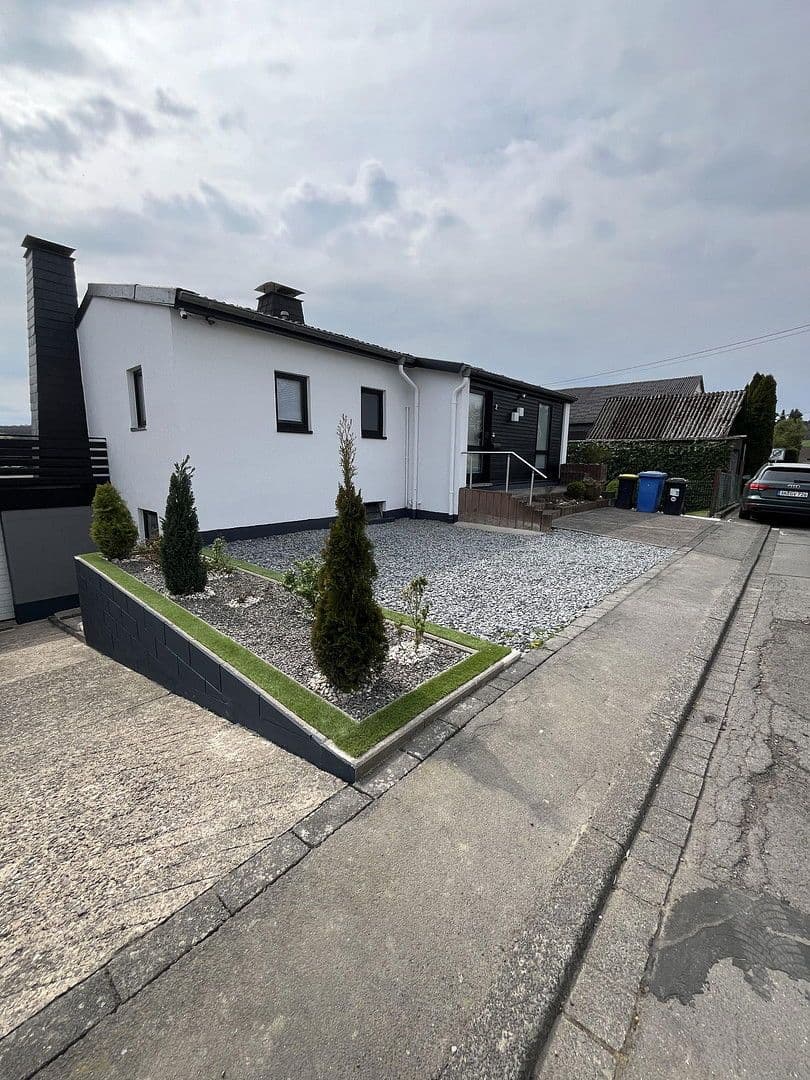 Predaj domu 114 m², pozemek 763 m², Berod bei Hachenburg, Porýnie-Falcko Predaj domu 114 m², pozemek 763 m², Berod bei Hachenburg, Porýnie-Falcko