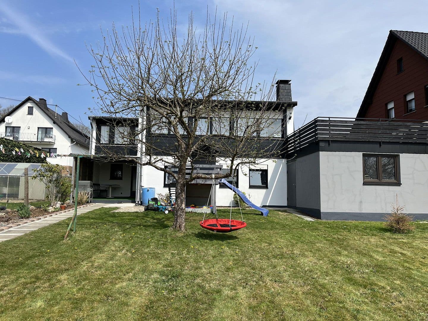 Predaj domu 114 m², pozemek 763 m², Berod bei Hachenburg, Porýnie-Falcko Predaj domu 114 m², pozemek 763 m², Berod bei Hachenburg, Porýnie-Falcko