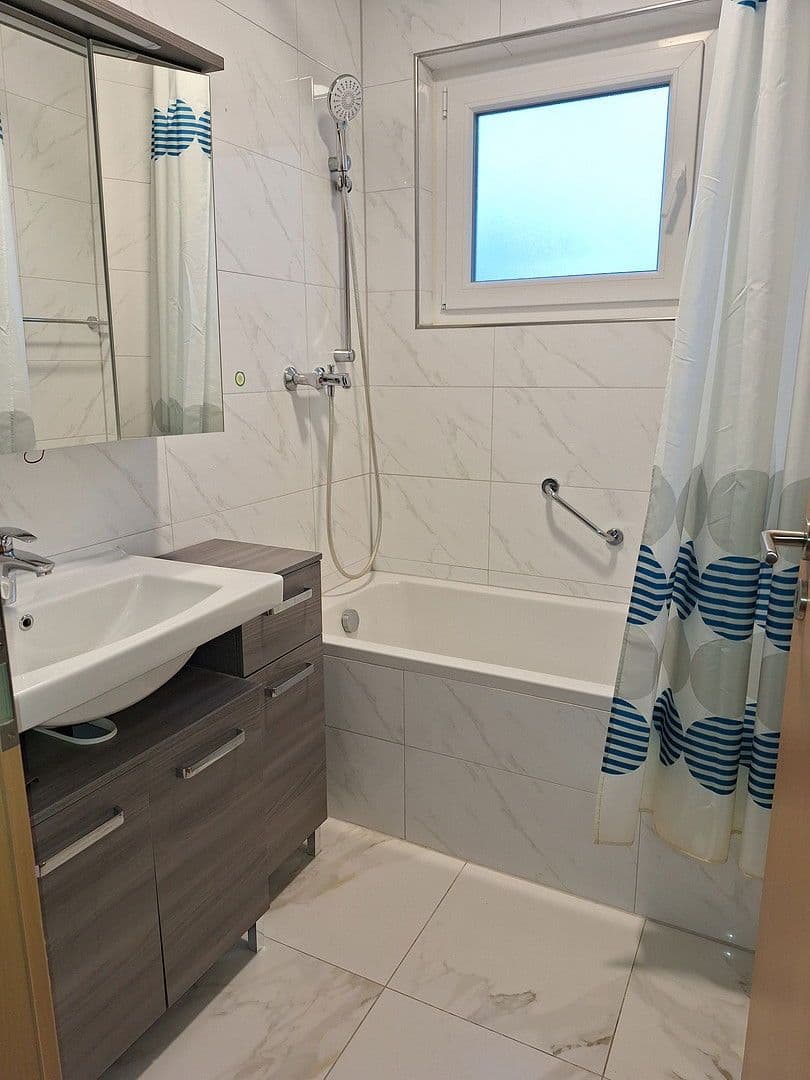 Prenájom bytu 4-izbový 75 m², Ludwigsburg, Bádensko-Wurttembersko Prenájom bytu 4-izbový 75 m², Ludwigsburg, Bádensko-Wurttembersko