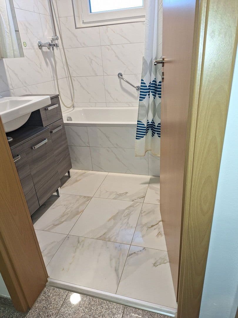 Prenájom bytu 4-izbový 75 m², Ludwigsburg, Bádensko-Wurttembersko Prenájom bytu 4-izbový 75 m², Ludwigsburg, Bádensko-Wurttembersko