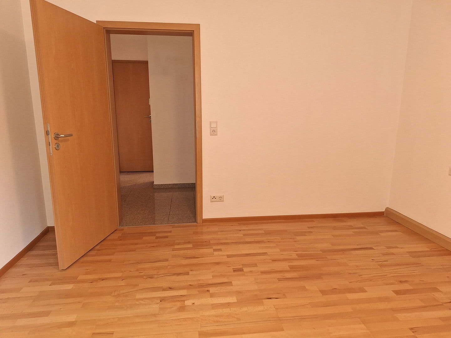 Prenájom bytu 4-izbový 75 m², Ludwigsburg, Bádensko-Wurttembersko Prenájom bytu 4-izbový 75 m², Ludwigsburg, Bádensko-Wurttembersko