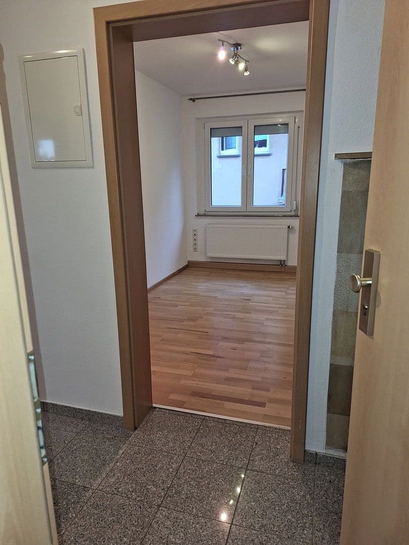 Prenájom bytu 4-izbový 75 m², Ludwigsburg, Bádensko-Wurttembersko Prenájom bytu 4-izbový 75 m², Ludwigsburg, Bádensko-Wurttembersko