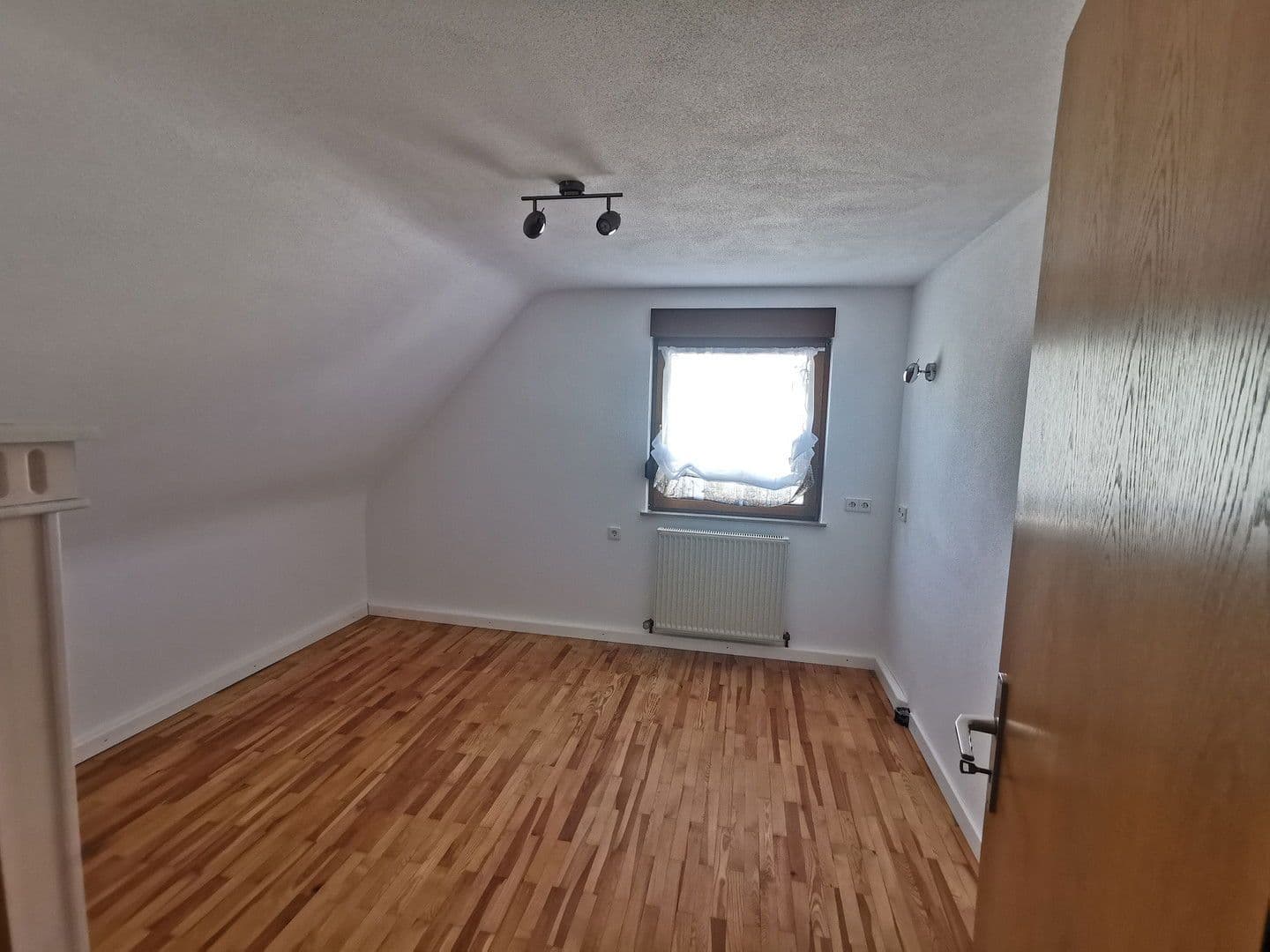 Prenájom bytu 3-izbový 85 m², Neuenstadt am Kocher, Bádensko-Wurttembersko Prenájom bytu 3-izbový 85 m², Neuenstadt am Kocher, Bádensko-Wurttembersko