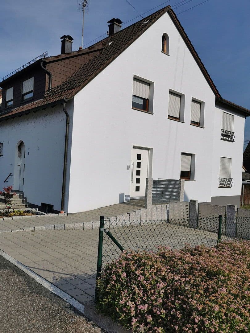 Prenájom bytu 3-izbový 85 m², Neuenstadt am Kocher, Bádensko-Wurttembersko Prenájom bytu 3-izbový 85 m², Neuenstadt am Kocher, Bádensko-Wurttembersko