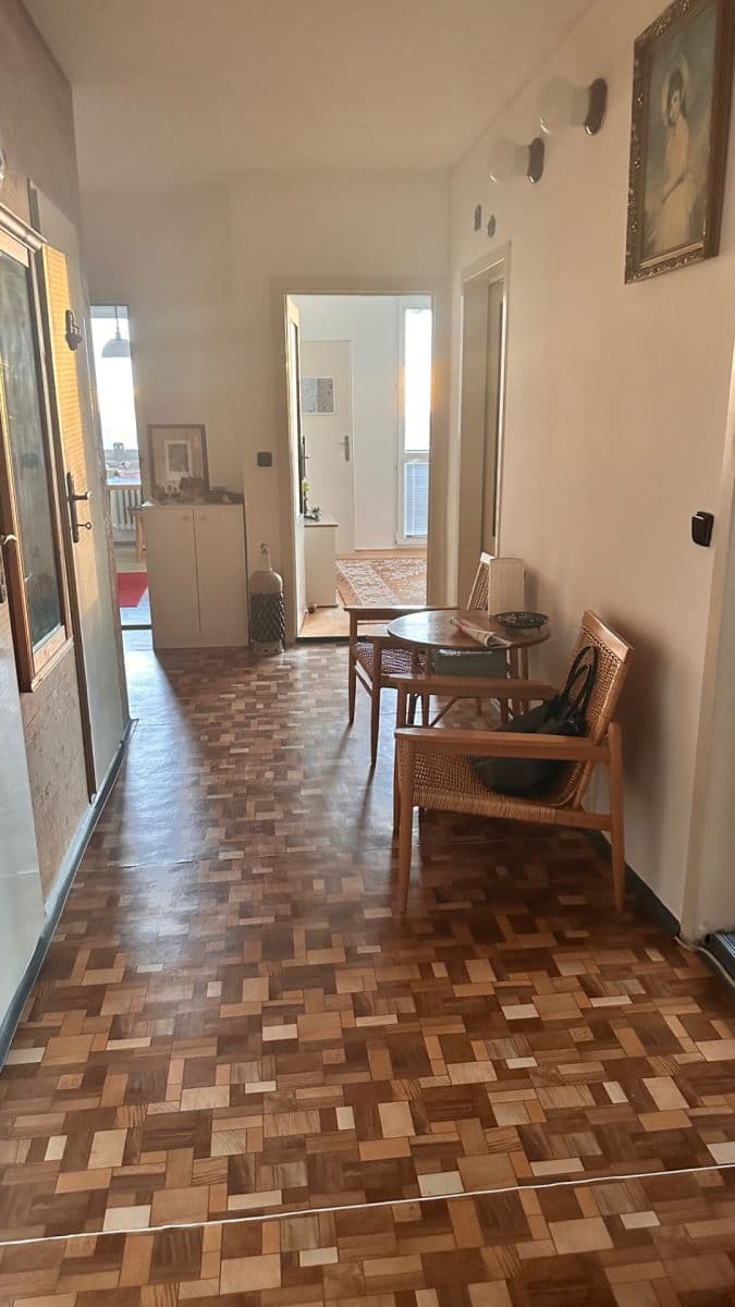 Prenájom bytu 3-izbový 68 m², Uzbecká, Brno, Jihomoravský kraj Prenájom bytu 3-izbový 68 m², Uzbecká, Brno, Jihomoravský kraj