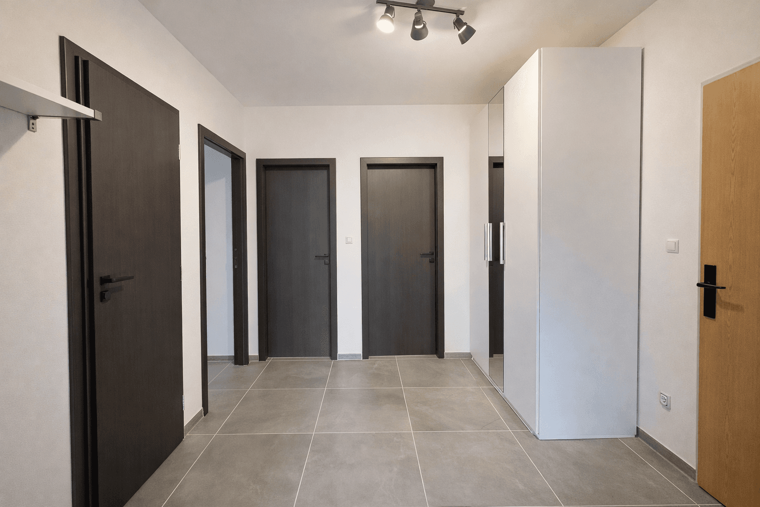 Prenájom bytu 3-izbový 60 m², Politických vězňů, Horoměřice, Středočeský kraj Prenájom bytu 3-izbový 60 m², Politických vězňů, Horoměřice, Středočeský kraj