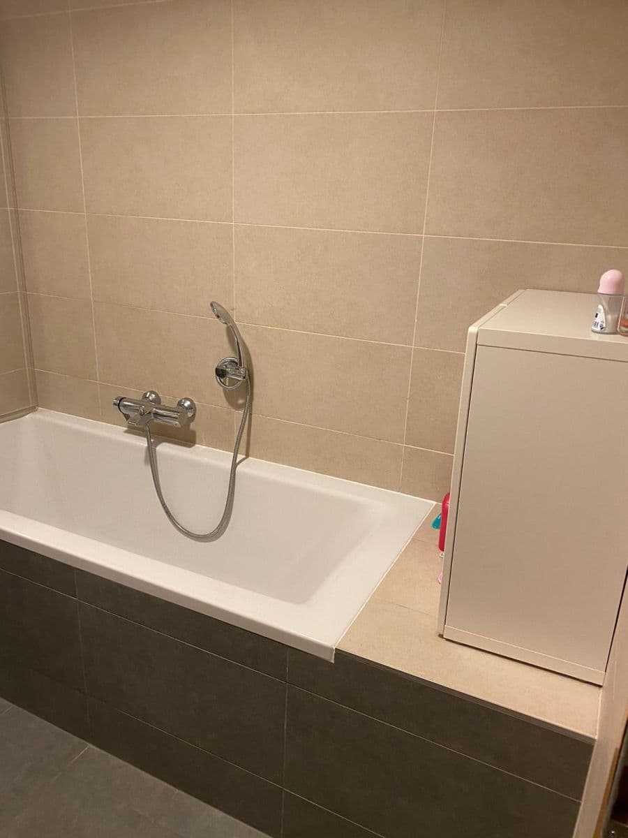 Prenájom bytu 2-izbový 57 m², Komunardů, Praha, Praha Prenájom bytu 2-izbový 57 m², Komunardů, Praha, Praha