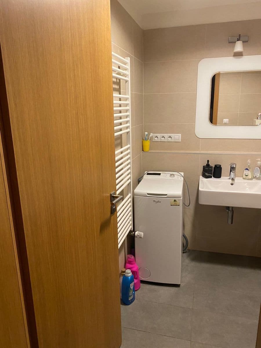 Prenájom bytu 2-izbový 57 m², Komunardů, Praha, Praha Prenájom bytu 2-izbový 57 m², Komunardů, Praha, Praha