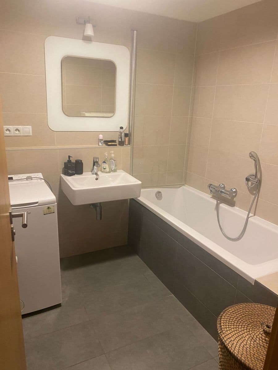 Prenájom bytu 2-izbový 57 m², Komunardů, Praha, Praha Prenájom bytu 2-izbový 57 m², Komunardů, Praha, Praha