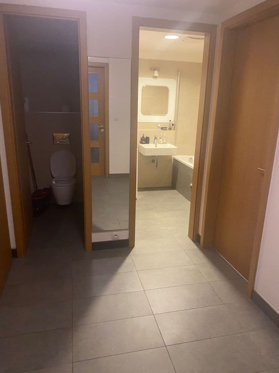 Prenájom bytu 2-izbový 57 m², Komunardů, Praha, Praha Prenájom bytu 2-izbový 57 m², Komunardů, Praha, Praha