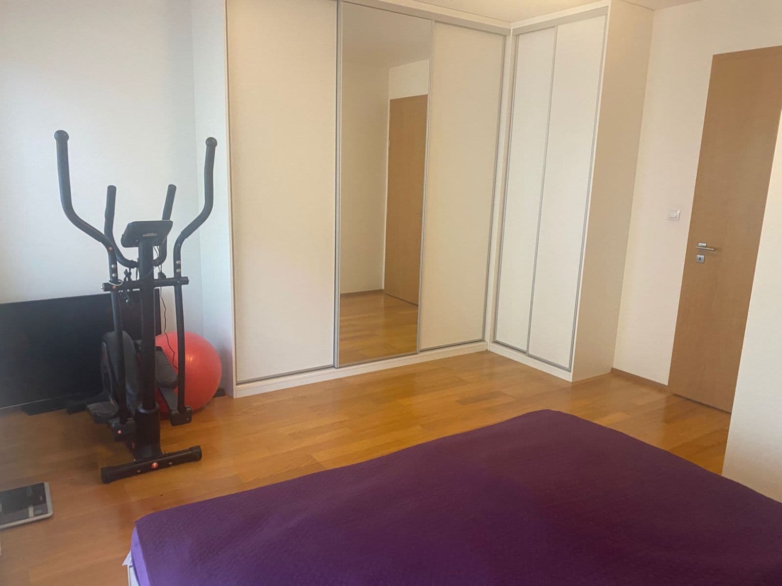 Prenájom bytu 2-izbový 57 m², Komunardů, Praha, Praha Prenájom bytu 2-izbový 57 m², Komunardů, Praha, Praha