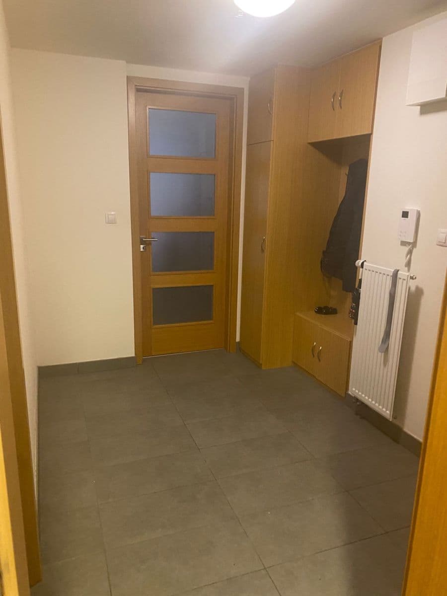 Prenájom bytu 2-izbový 57 m², Komunardů, Praha, Praha Prenájom bytu 2-izbový 57 m², Komunardů, Praha, Praha
