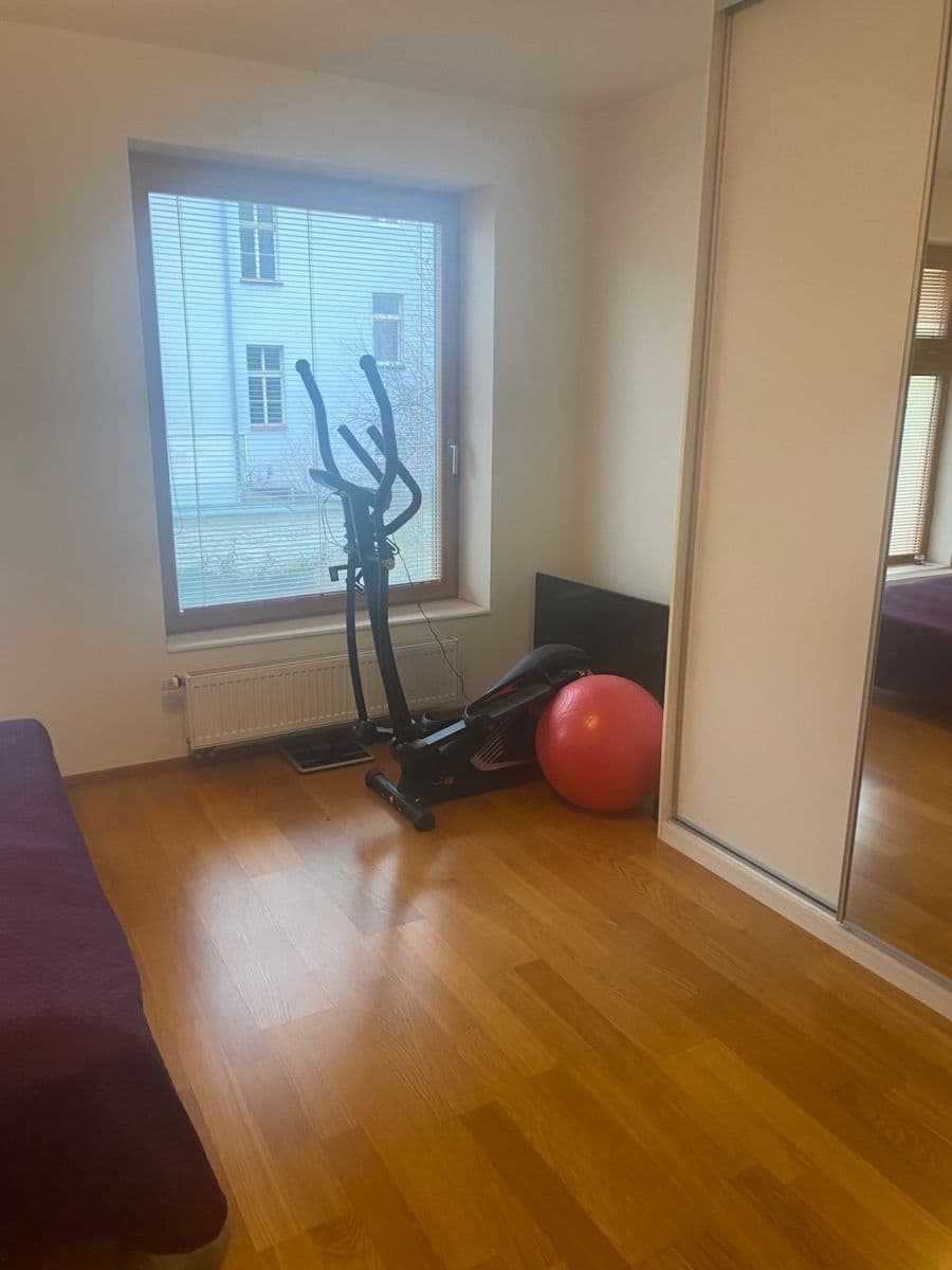 Prenájom bytu 2-izbový 57 m², Komunardů, Praha, Praha Prenájom bytu 2-izbový 57 m², Komunardů, Praha, Praha