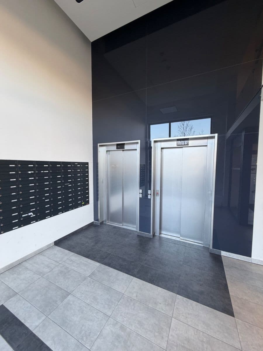 Prenájom bytu 3-izbový 69 m², Zvěřinova, Praha, Praha Prenájom bytu 3-izbový 69 m², Zvěřinova, Praha, Praha