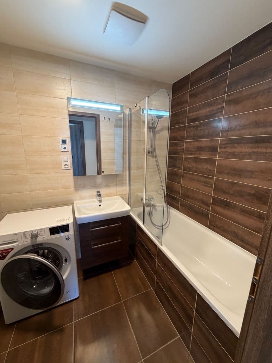 Prenájom bytu 3-izbový 69 m², Zvěřinova, Praha, Praha Prenájom bytu 3-izbový 69 m², Zvěřinova, Praha, Praha