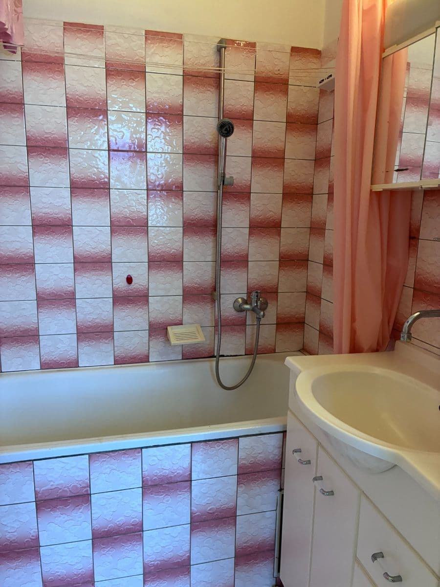 Prenájom bytu 2-izbový 65 m², Buzulucká, Tábor, Jihočeský kraj Prenájom bytu 2-izbový 65 m², Buzulucká, Tábor, Jihočeský kraj