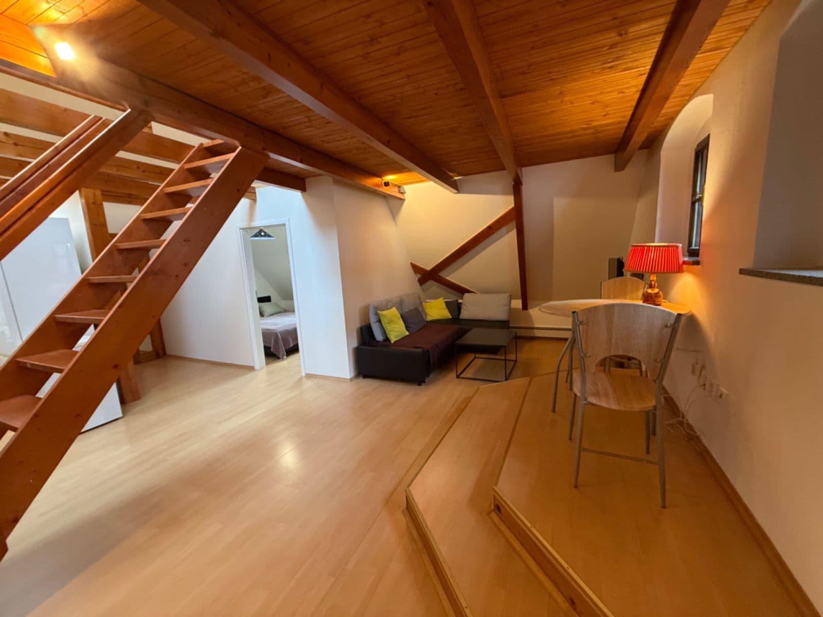 Prenájom bytu 4-izbový 97 m², Soukenická, Český Krumlov, Jihočeský kraj Prenájom bytu 4-izbový 97 m², Soukenická, Český Krumlov, Jihočeský kraj