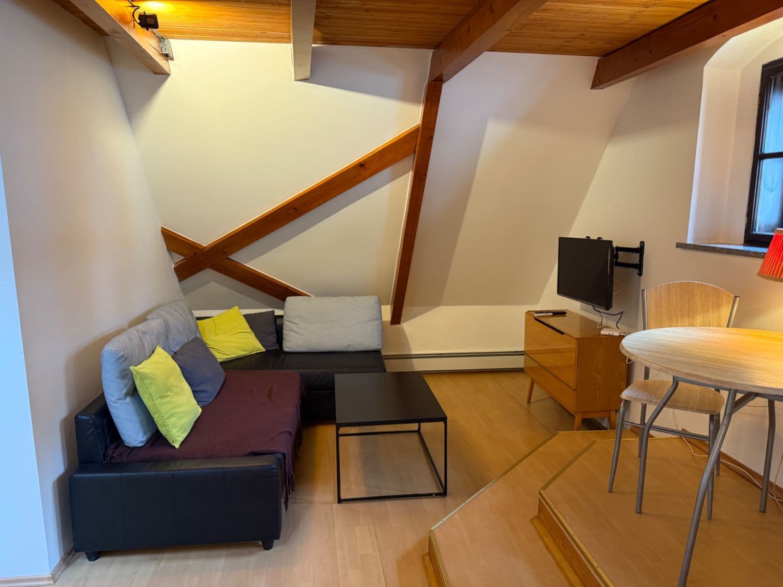 Prenájom bytu 4-izbový 97 m², Soukenická, Český Krumlov, Jihočeský kraj Prenájom bytu 4-izbový 97 m², Soukenická, Český Krumlov, Jihočeský kraj