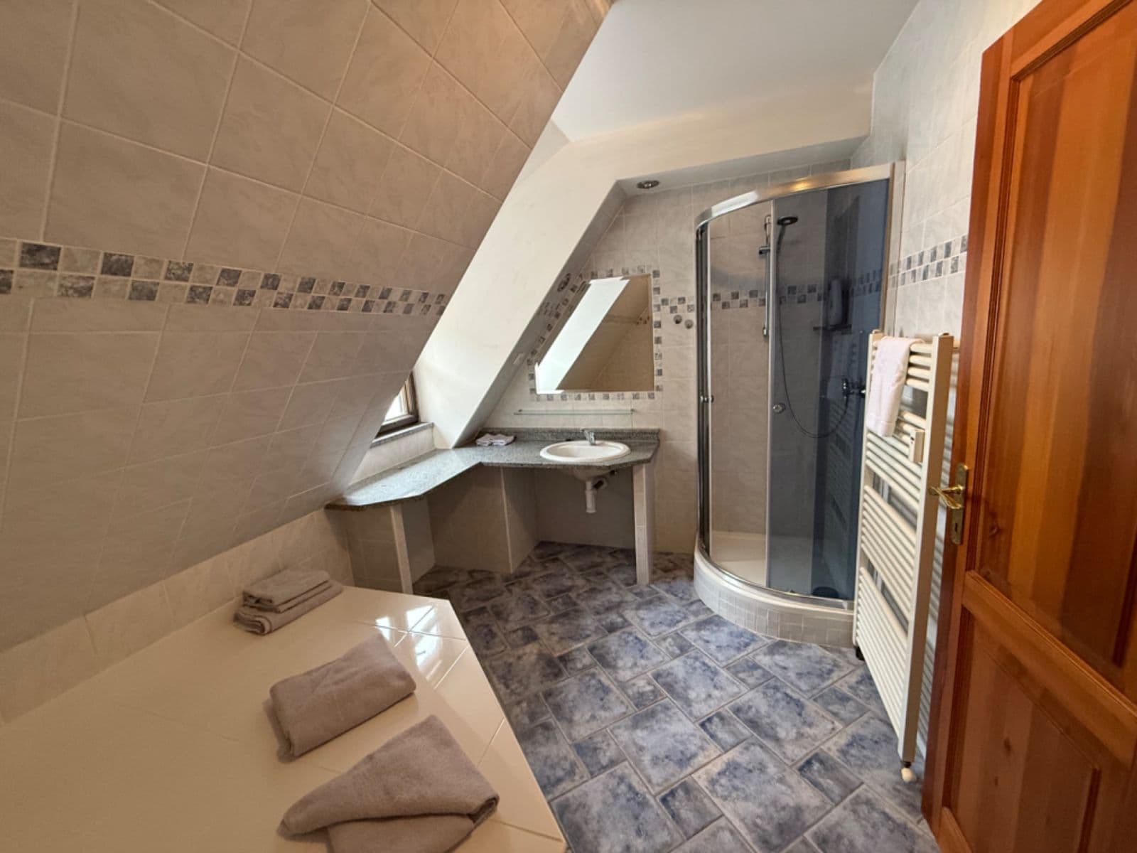 Prenájom bytu 4-izbový 97 m², Soukenická, Český Krumlov, Jihočeský kraj Prenájom bytu 4-izbový 97 m², Soukenická, Český Krumlov, Jihočeský kraj