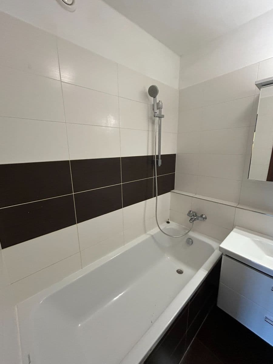 Prenájom bytu 3-izbový 67 m², Jurkovičova, Praha, Praha Prenájom bytu 3-izbový 67 m², Jurkovičova, Praha, Praha