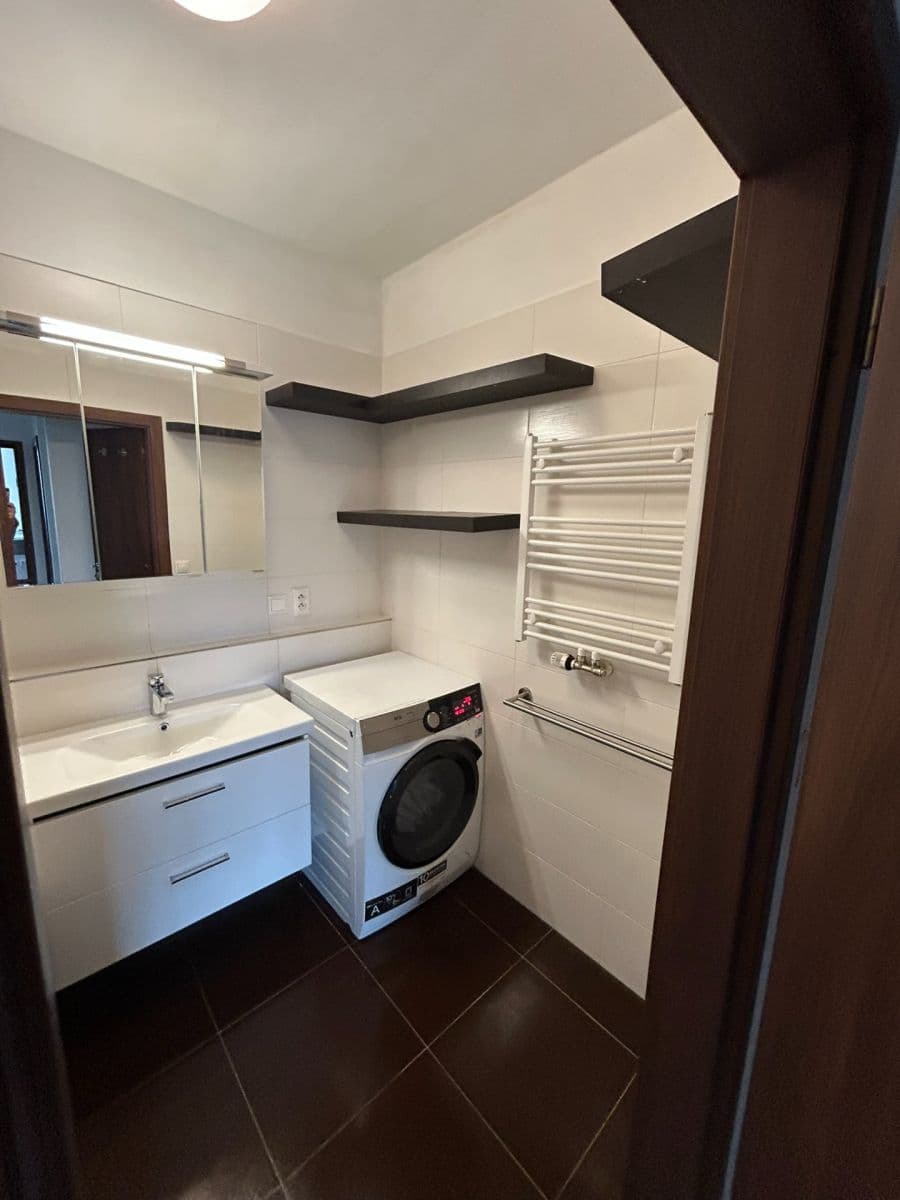 Prenájom bytu 3-izbový 67 m², Jurkovičova, Praha, Praha Prenájom bytu 3-izbový 67 m², Jurkovičova, Praha, Praha