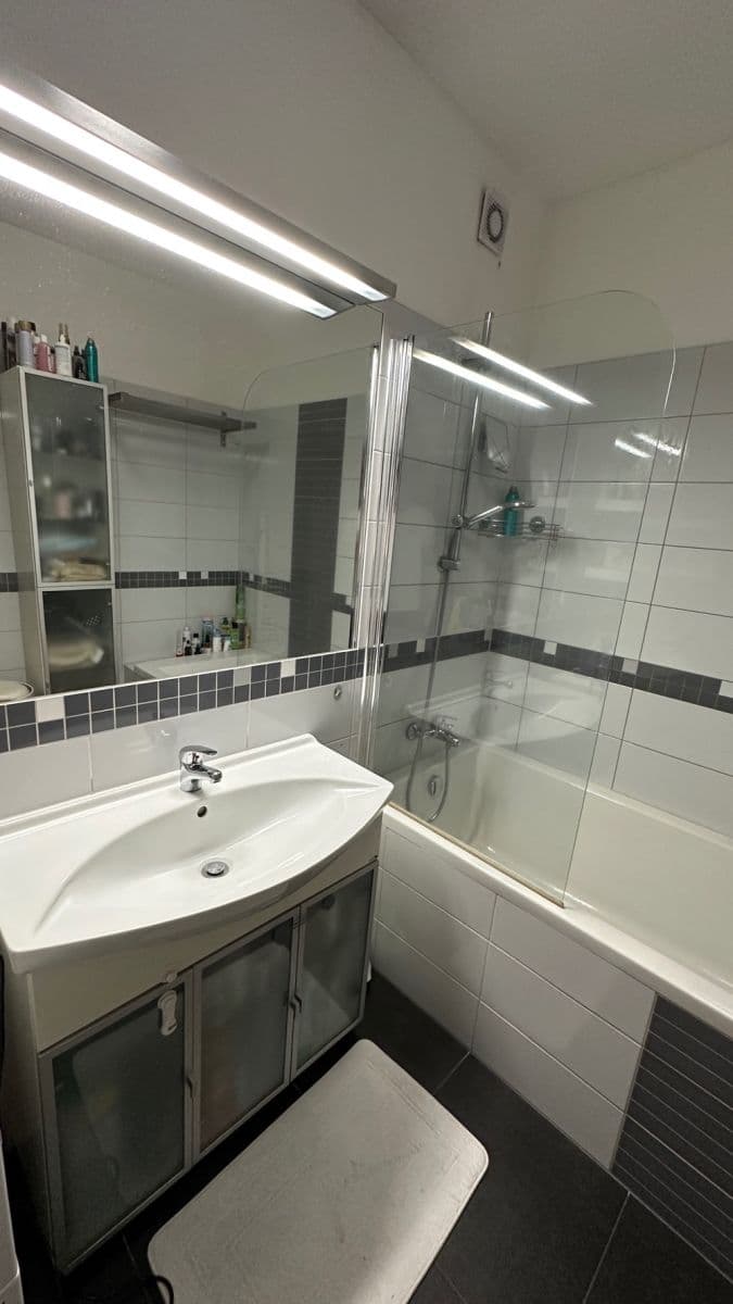 Predaj bytu 3-izbový 75 m², Peškova, Olomouc, Olomoucký kraj Predaj bytu 3-izbový 75 m², Peškova, Olomouc, Olomoucký kraj