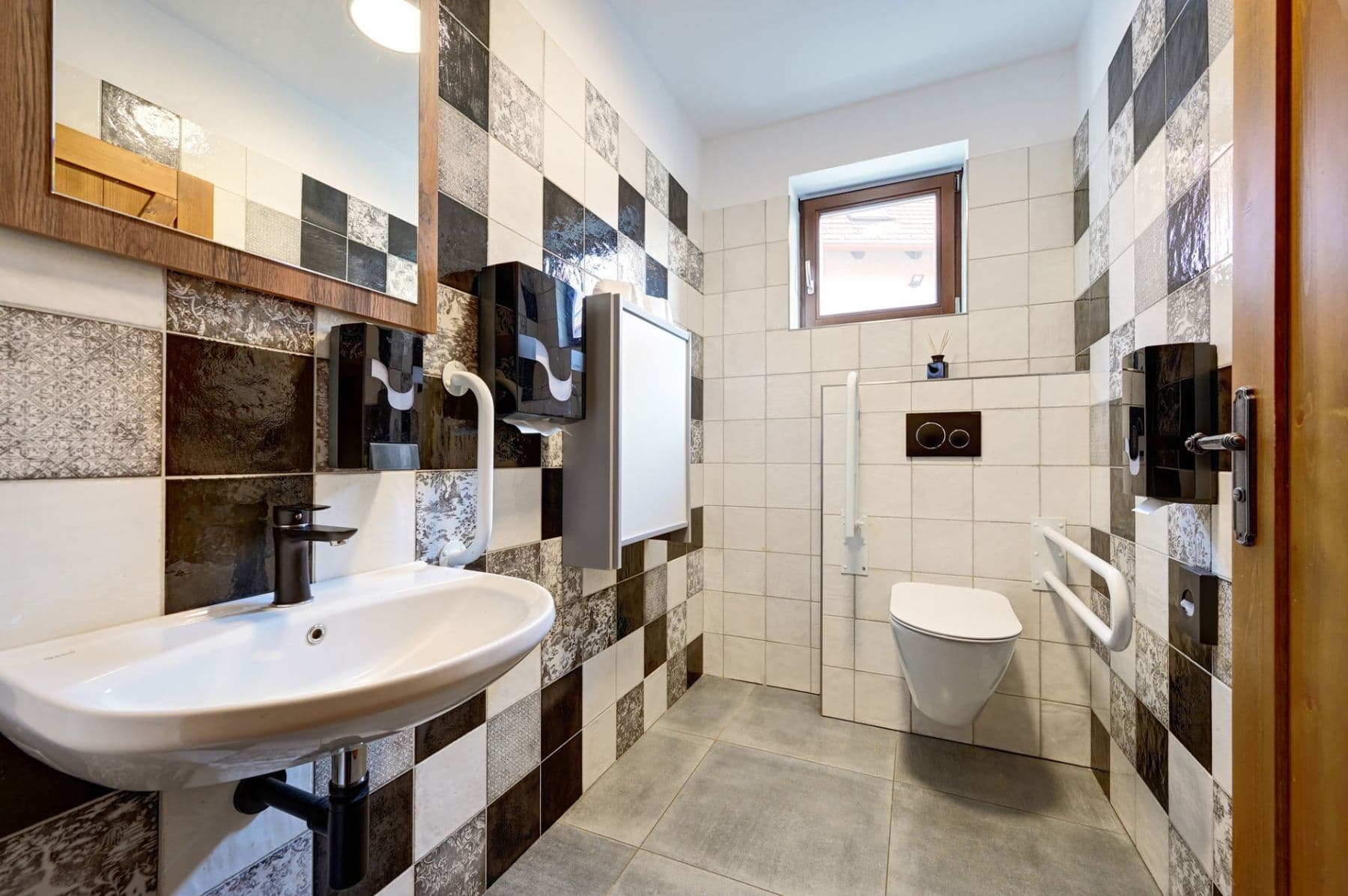 Predaj domu 623 m², pozemek 2.938 m², Loket, Středočeský kraj Predaj domu 623 m², pozemek 2.938 m², Loket, Středočeský kraj