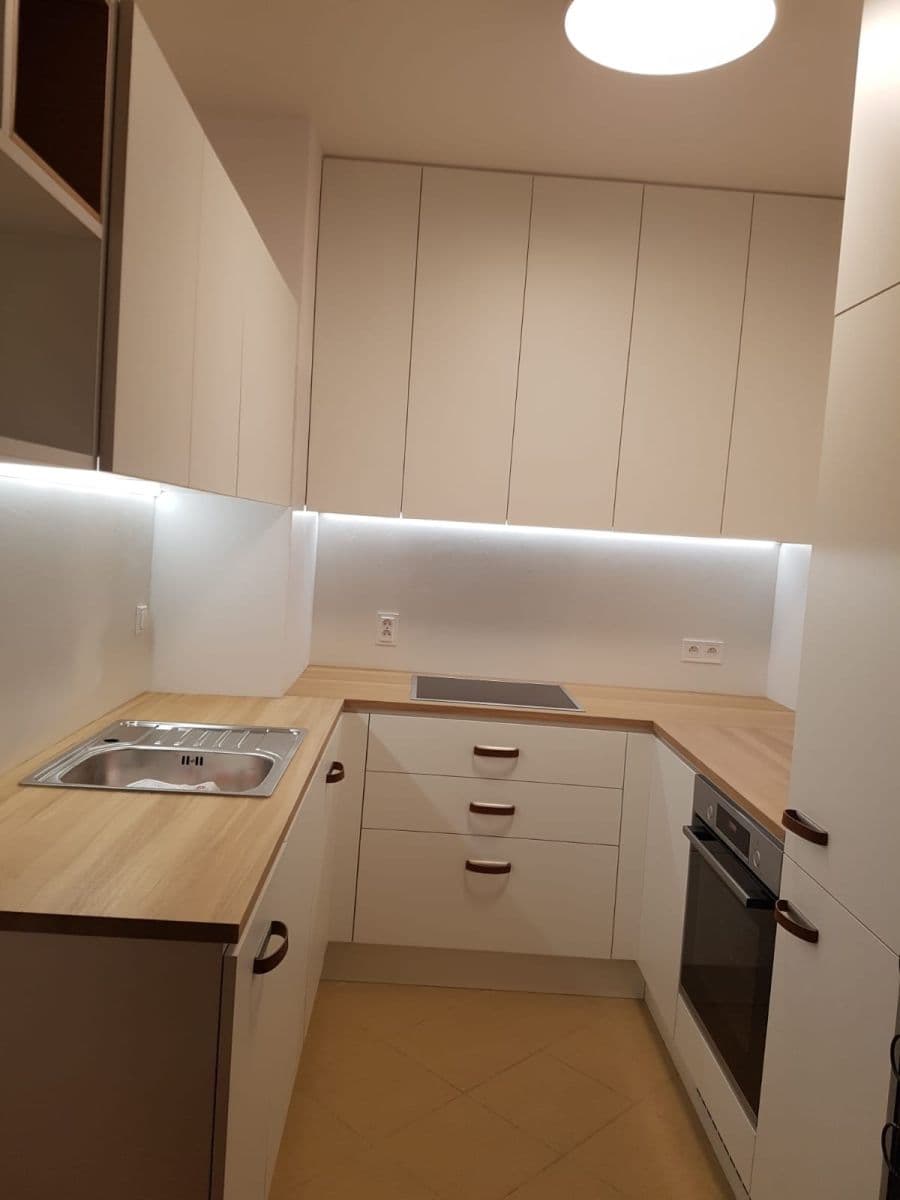 Prenájom bytu 2-izbový 49 m², Pelušková, Praha, Praha Prenájom bytu 2-izbový 49 m², Pelušková, Praha, Praha