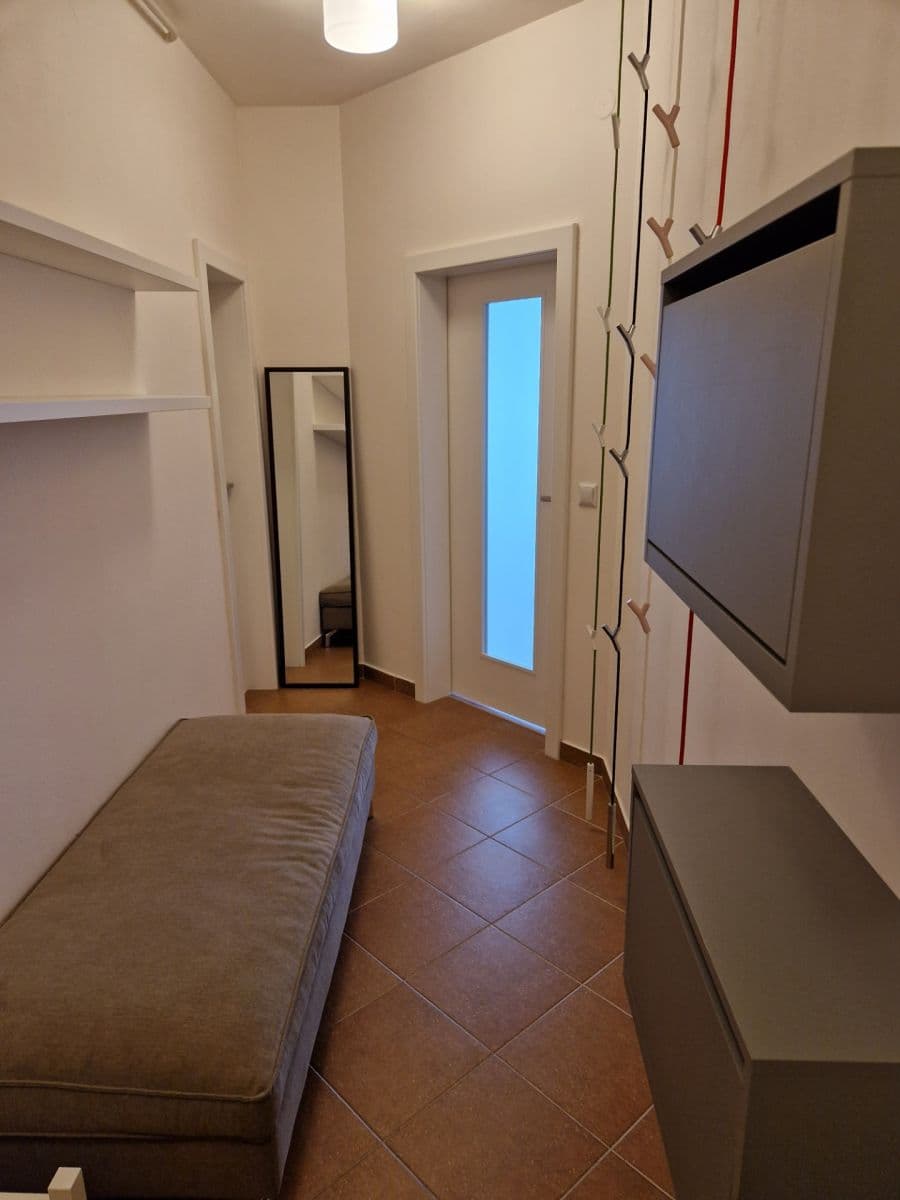 Prenájom bytu 2-izbový 49 m², Pelušková, Praha, Praha Prenájom bytu 2-izbový 49 m², Pelušková, Praha, Praha