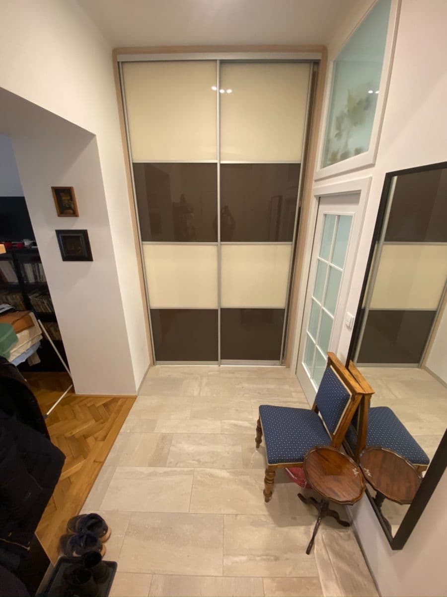 Predaj bytu 2-izbový 56 m², Všehrdova, Praha, Praha Predaj bytu 2-izbový 56 m², Všehrdova, Praha, Praha