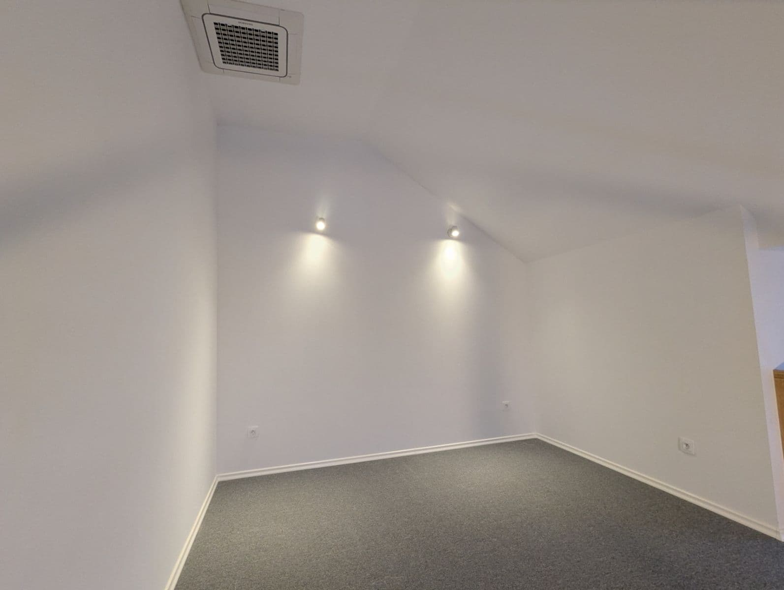 Prenájom bytu 1-izbový 53 m², Vladislavova, Písek, Jihočeský kraj Prenájom bytu 1-izbový 53 m², Vladislavova, Písek, Jihočeský kraj