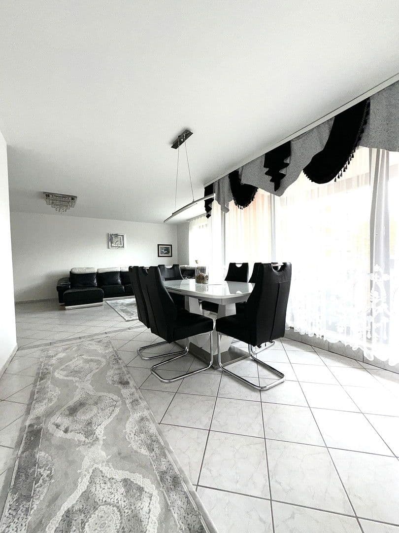 Predaj bytu 4-izbový 110 m², Wiesbaden, Hesensko Predaj bytu 4-izbový 110 m², Wiesbaden, Hesensko