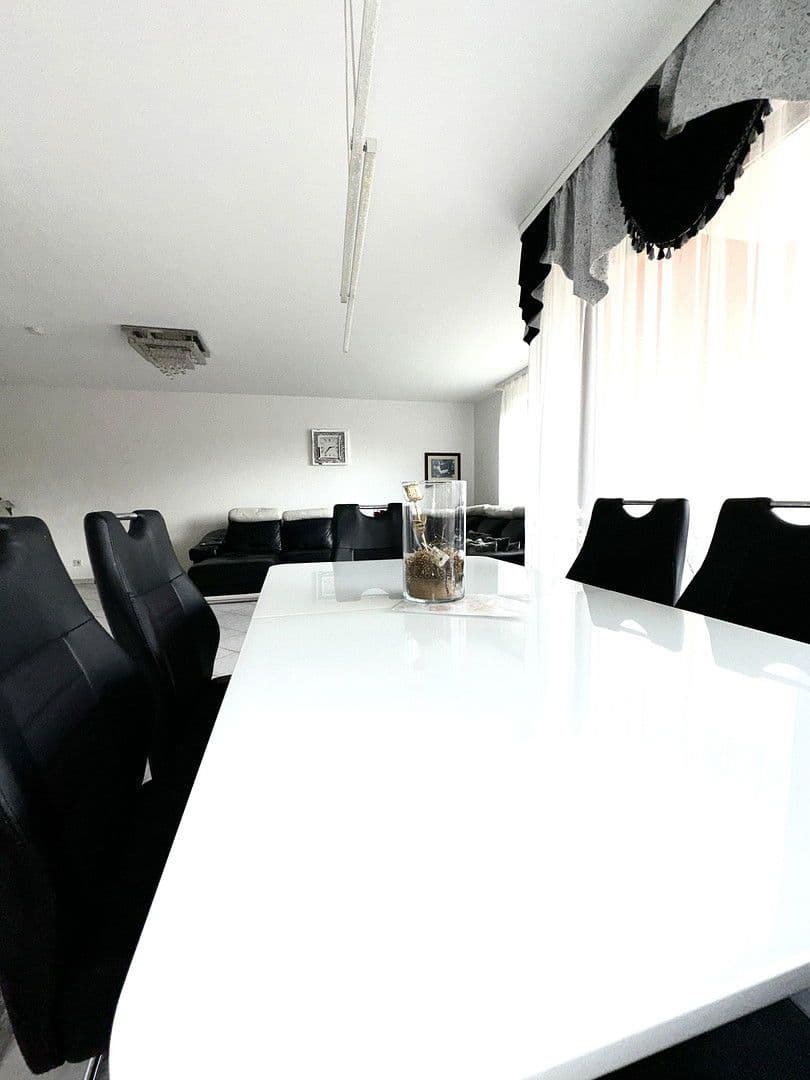 Predaj bytu 4-izbový 110 m², Wiesbaden, Hesensko Predaj bytu 4-izbový 110 m², Wiesbaden, Hesensko