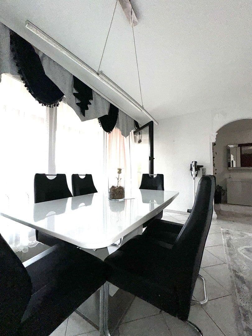 Predaj bytu 4-izbový 110 m², Wiesbaden, Hesensko Predaj bytu 4-izbový 110 m², Wiesbaden, Hesensko