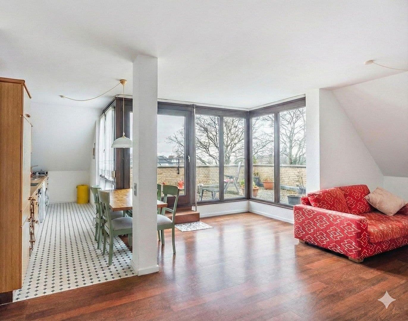 Prenájom bytu 2-izbový 75 m², Köln, Severné Porýnie - Westfálsko Prenájom bytu 2-izbový 75 m², Köln, Severné Porýnie - Westfálsko