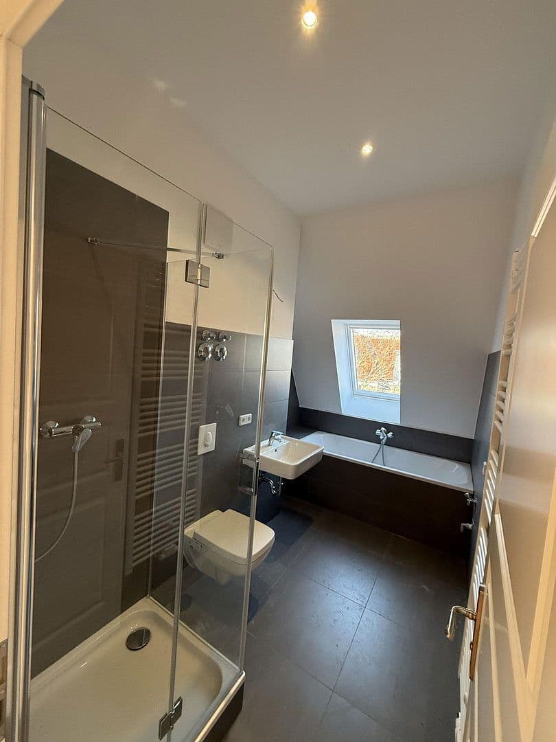 Prenájom bytu 2-izbový 79 m², Detmolder Straße, Berlin, Berlín Prenájom bytu 2-izbový 79 m², Detmolder Straße, Berlin, Berlín