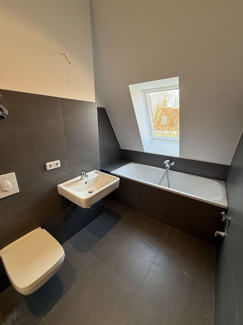 Prenájom bytu 2-izbový 79 m², Detmolder Straße, Berlin, Berlín Prenájom bytu 2-izbový 79 m², Detmolder Straße, Berlin, Berlín