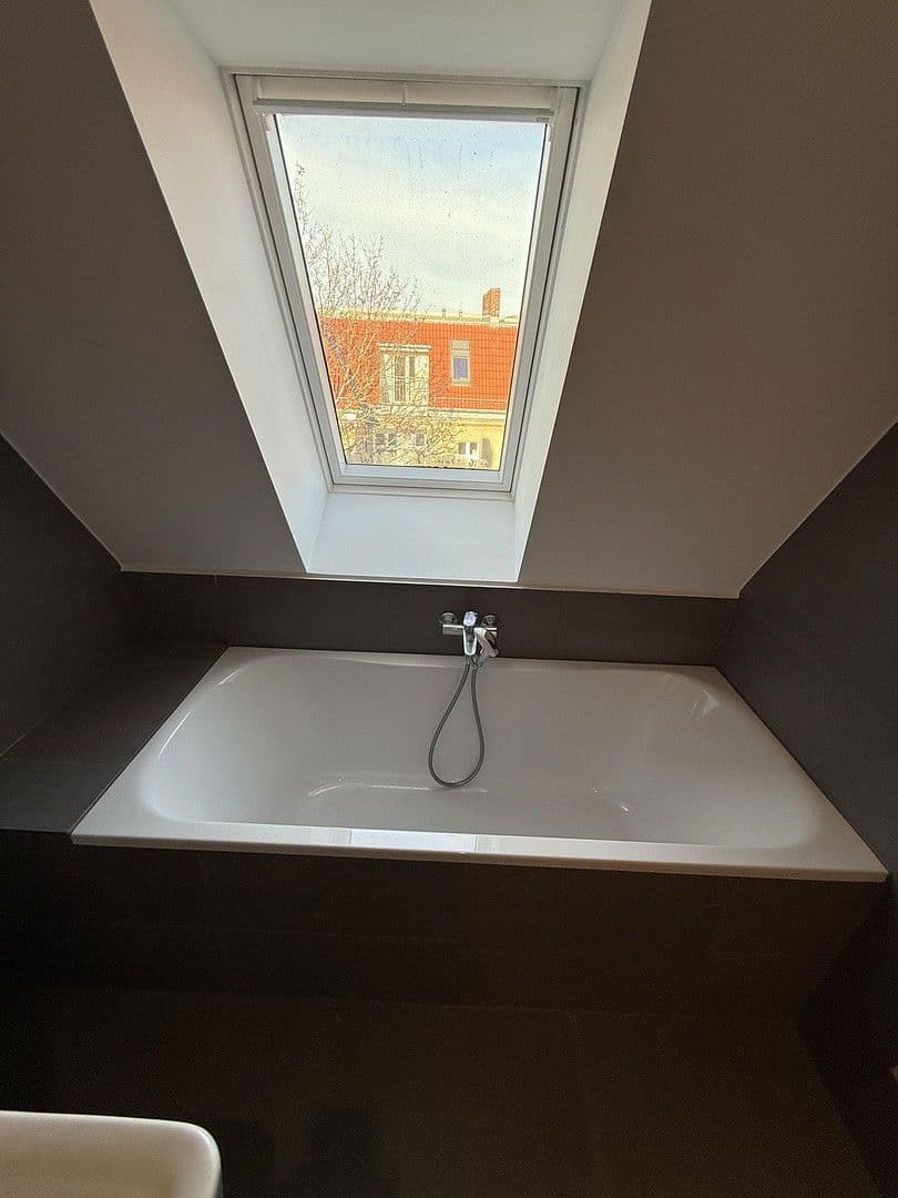 Prenájom bytu 2-izbový 79 m², Detmolder Straße, Berlin, Berlín Prenájom bytu 2-izbový 79 m², Detmolder Straße, Berlin, Berlín