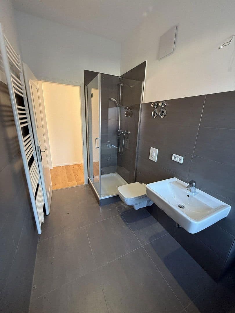 Prenájom bytu 2-izbový 79 m², Detmolder Straße, Berlin, Berlín Prenájom bytu 2-izbový 79 m², Detmolder Straße, Berlin, Berlín