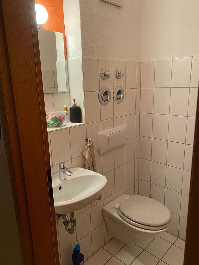 Prenájom bytu 2-izbový 56 m², Unterer Mühlweg 9, Reutlingen, Bádensko-Wurttembersko Prenájom bytu 2-izbový 56 m², Unterer Mühlweg 9, Reutlingen, Bádensko-Wurttembersko