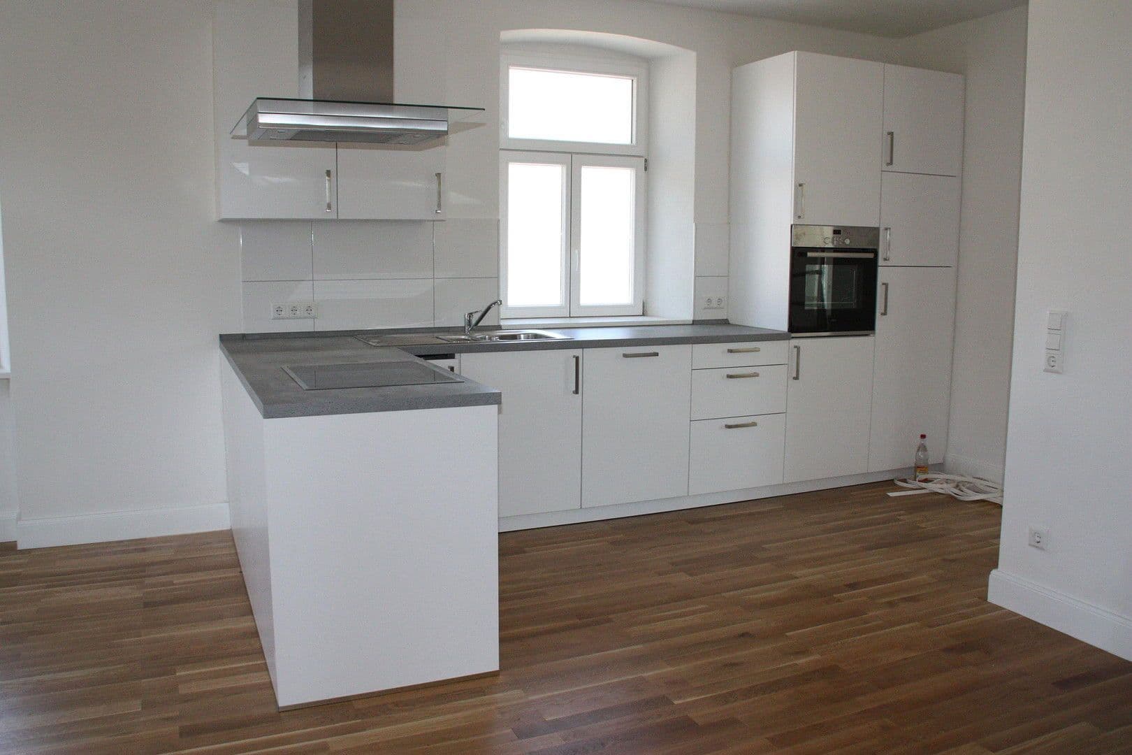 Prenájom bytu 3-izbový 110 m², Sinsheim, Bádensko-Wurttembersko Prenájom bytu 3-izbový 110 m², Sinsheim, Bádensko-Wurttembersko