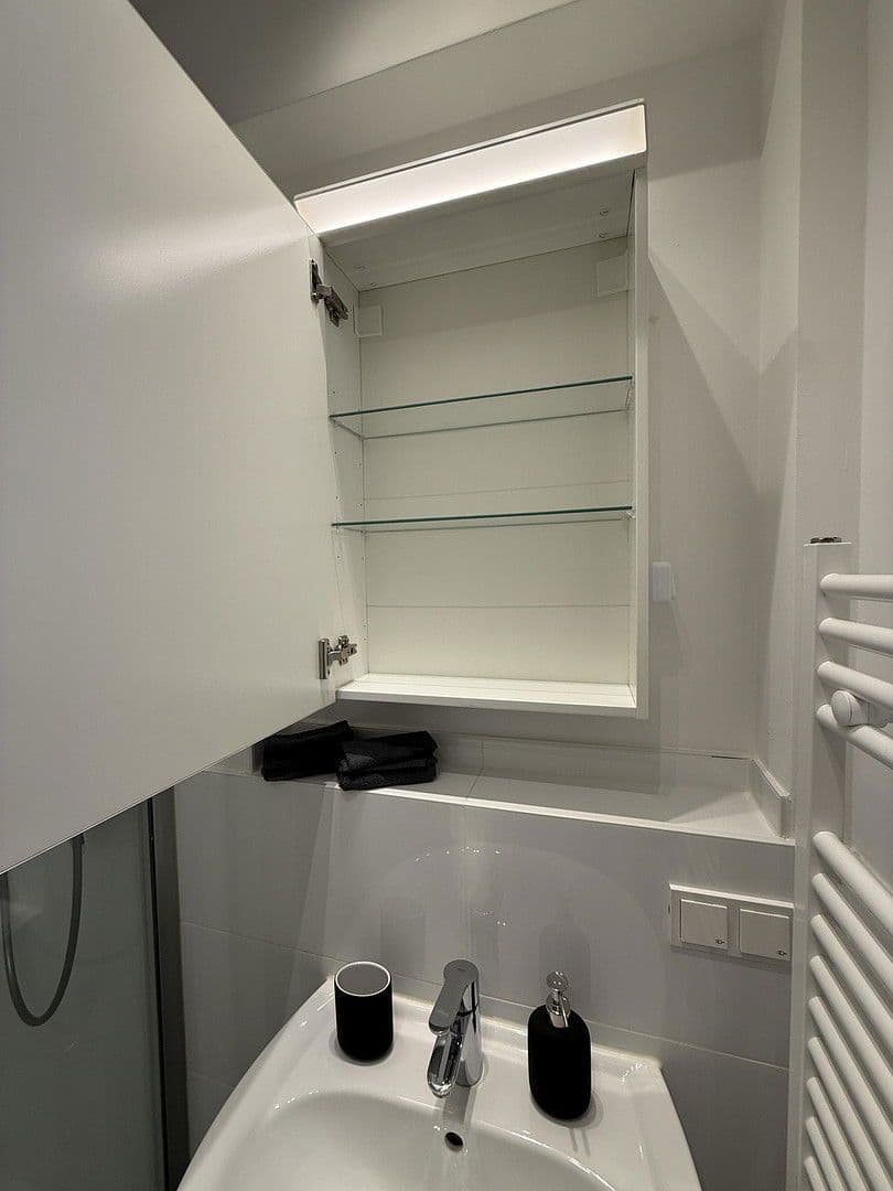 Prenájom bytu 1-izbový 27 m², Triftstr. 51, Frankfurt am Main, Hesensko Prenájom bytu 1-izbový 27 m², Triftstr. 51, Frankfurt am Main, Hesensko