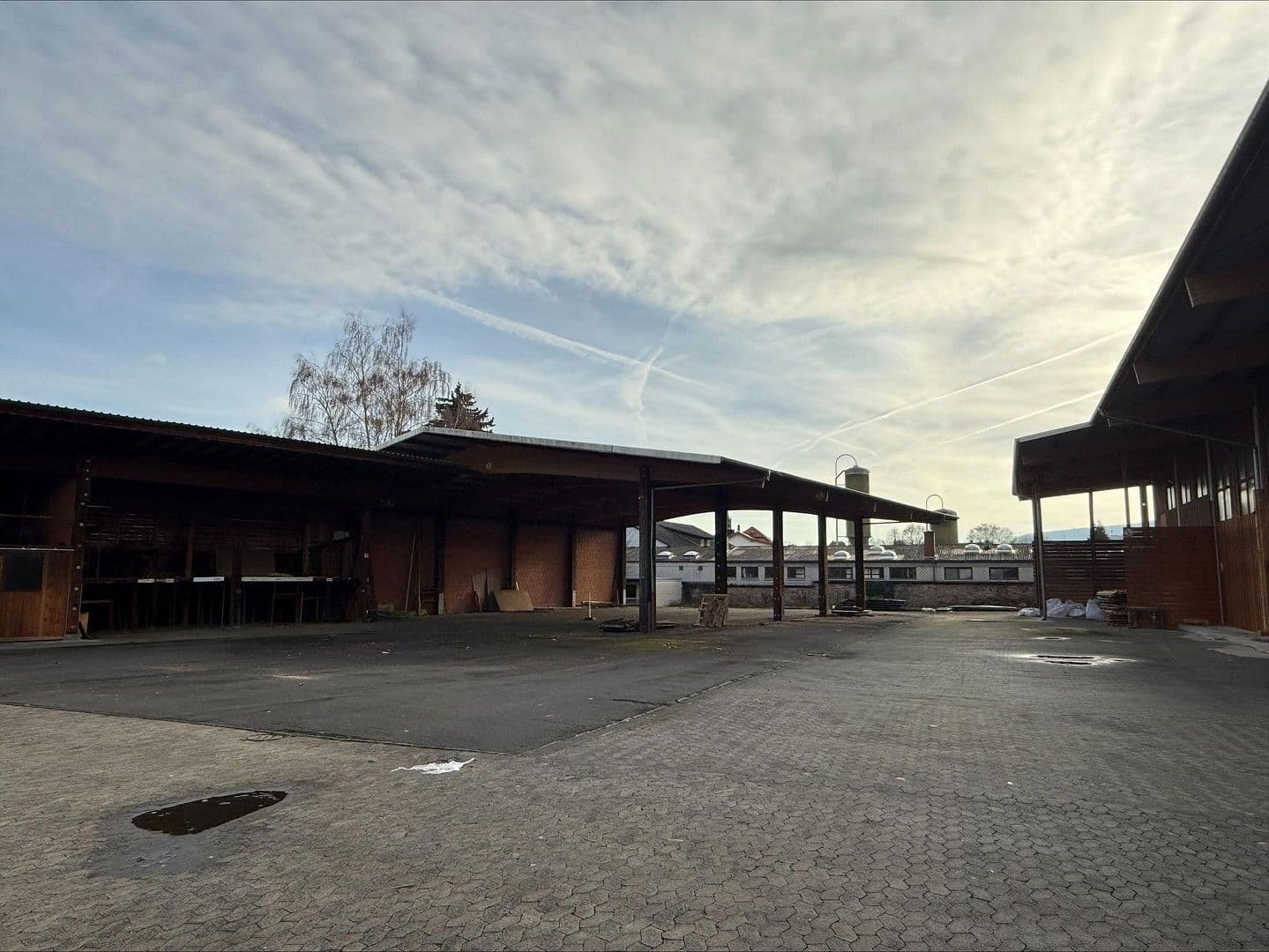 Predaj nebytového priestoru 10.000 m², Am Kies 26, Rotenburg an der Fulda, Hesensko Predaj nebytového priestoru 10.000 m², Am Kies 26, Rotenburg an der Fulda, Hesensko