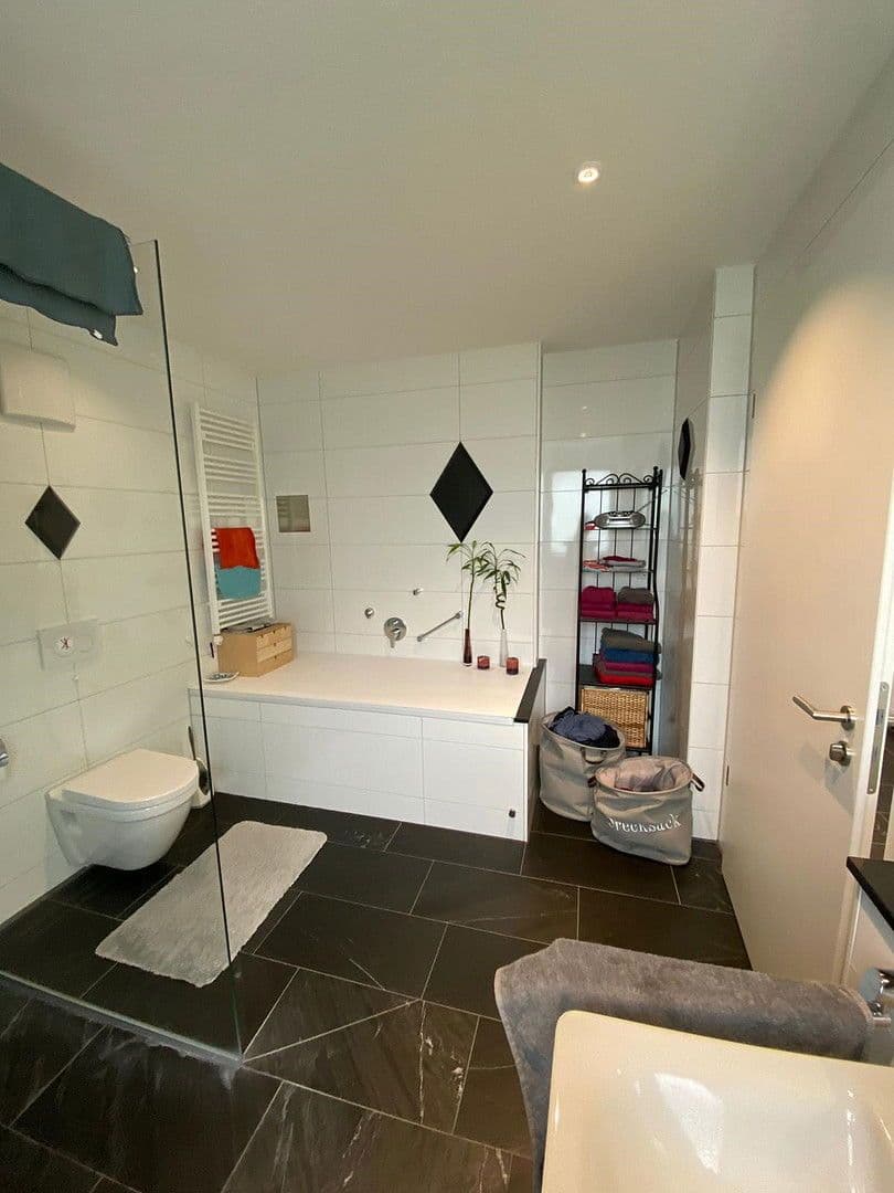 Prenájom bytu 3-izbový 86 m², Nufringen, Bádensko-Wurttembersko Prenájom bytu 3-izbový 86 m², Nufringen, Bádensko-Wurttembersko