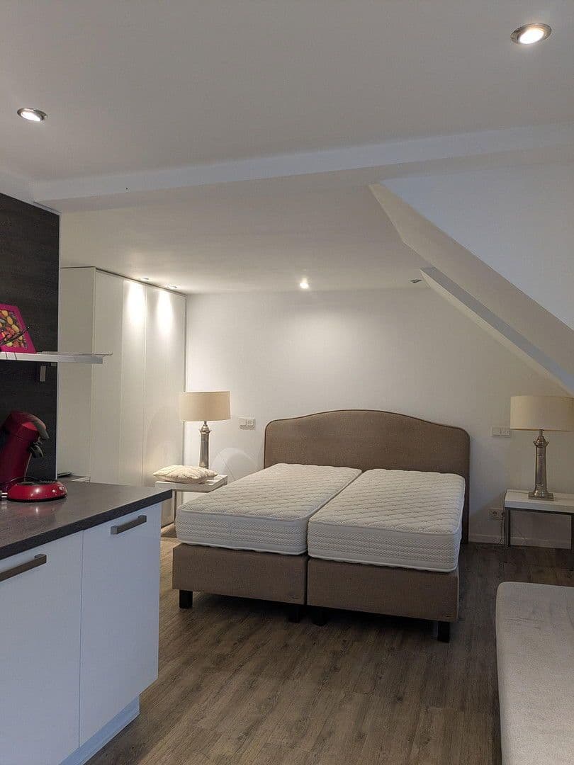 Prenájom bytu 1-izbový 30 m², Öserstraße 13, Frankfurt, Hesensko Prenájom bytu 1-izbový 30 m², Öserstraße 13, Frankfurt, Hesensko