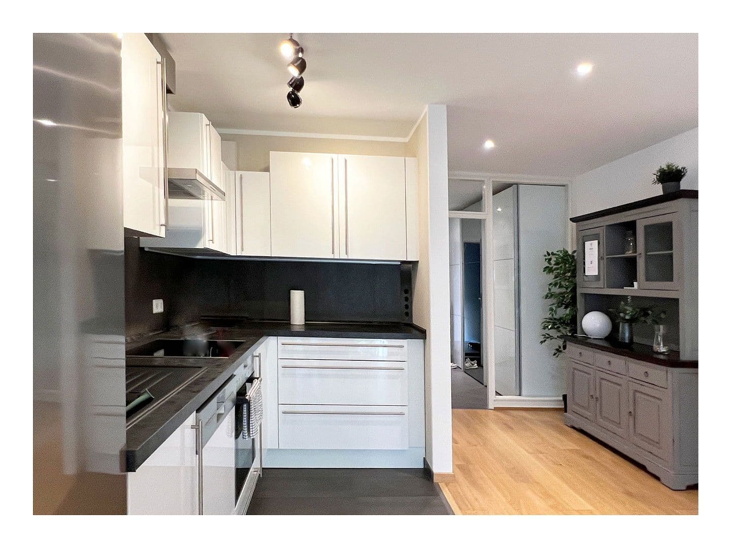 Prenájom bytu 2-izbový 69 m², München, Bavorsko Prenájom bytu 2-izbový 69 m², München, Bavorsko