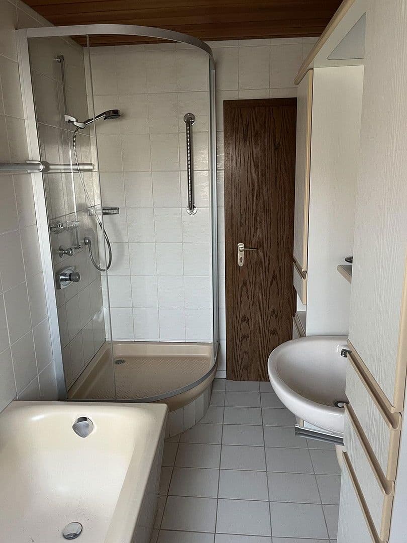 Prenájom bytu 5-izbový 100 m², Tamm, Bádensko-Wurttembersko Prenájom bytu 5-izbový 100 m², Tamm, Bádensko-Wurttembersko