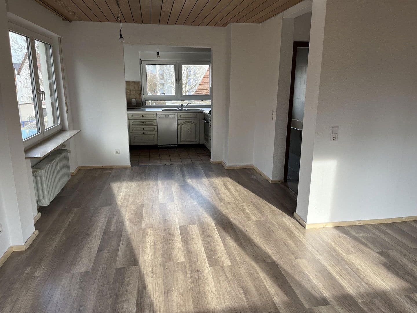 Prenájom bytu 5-izbový 100 m², Tamm, Bádensko-Wurttembersko Prenájom bytu 5-izbový 100 m², Tamm, Bádensko-Wurttembersko