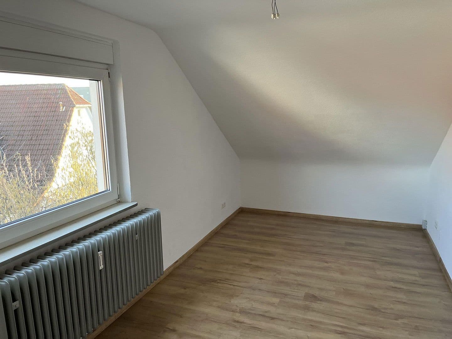 Prenájom bytu 5-izbový 100 m², Tamm, Bádensko-Wurttembersko Prenájom bytu 5-izbový 100 m², Tamm, Bádensko-Wurttembersko